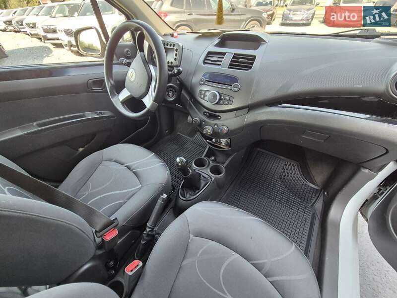 Хэтчбек Chevrolet Spark 2013 в Ровно