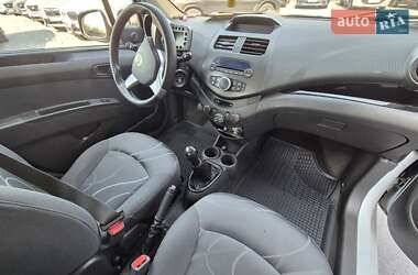 Хетчбек Chevrolet Spark 2013 в 