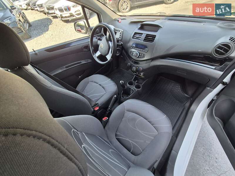 Хэтчбек Chevrolet Spark 2013 в Ровно