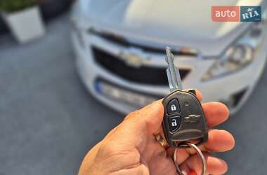 Хетчбек Chevrolet Spark 2013 в 