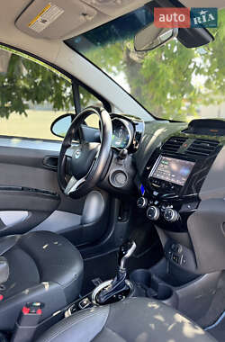 Хэтчбек Chevrolet Spark 2015 в 