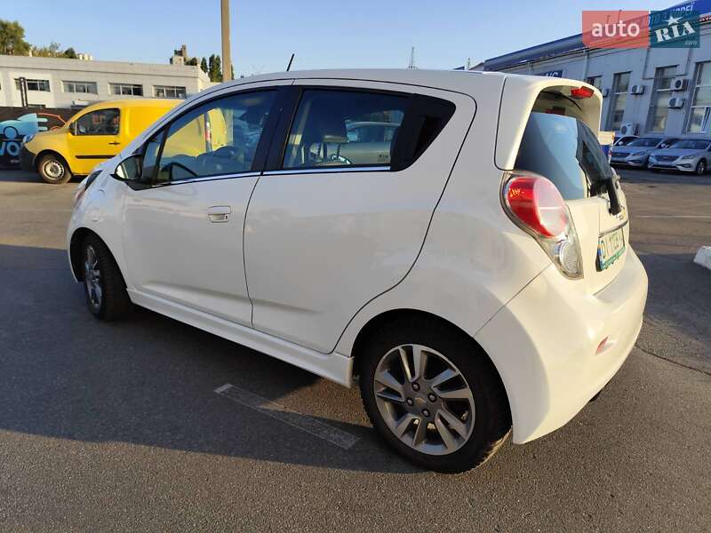 Хэтчбек Chevrolet Spark 2015 в Киеве