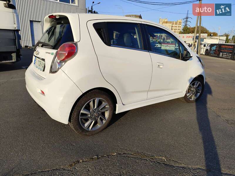 Хэтчбек Chevrolet Spark 2015 в Киеве