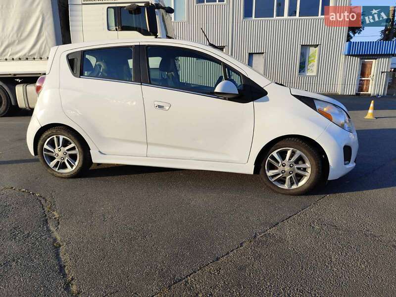 Хэтчбек Chevrolet Spark 2015 в Киеве