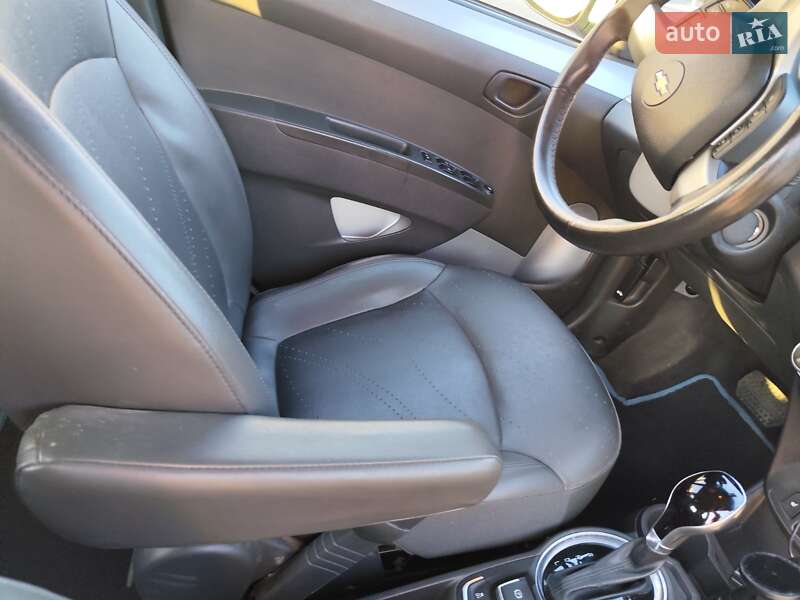 Хэтчбек Chevrolet Spark 2015 в Киеве
