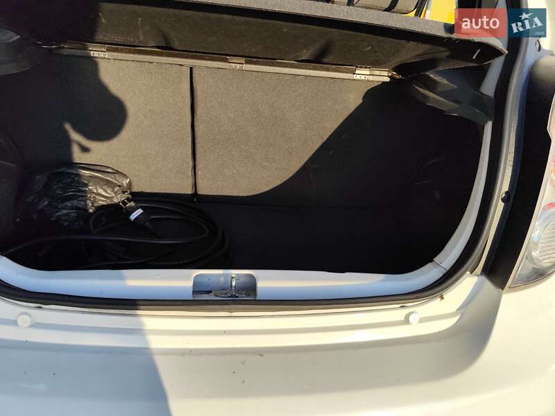 Хэтчбек Chevrolet Spark 2015 в Киеве