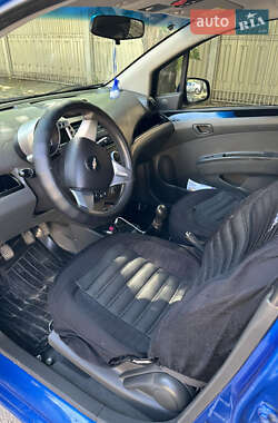 Хетчбек Chevrolet Spark 2010 в 