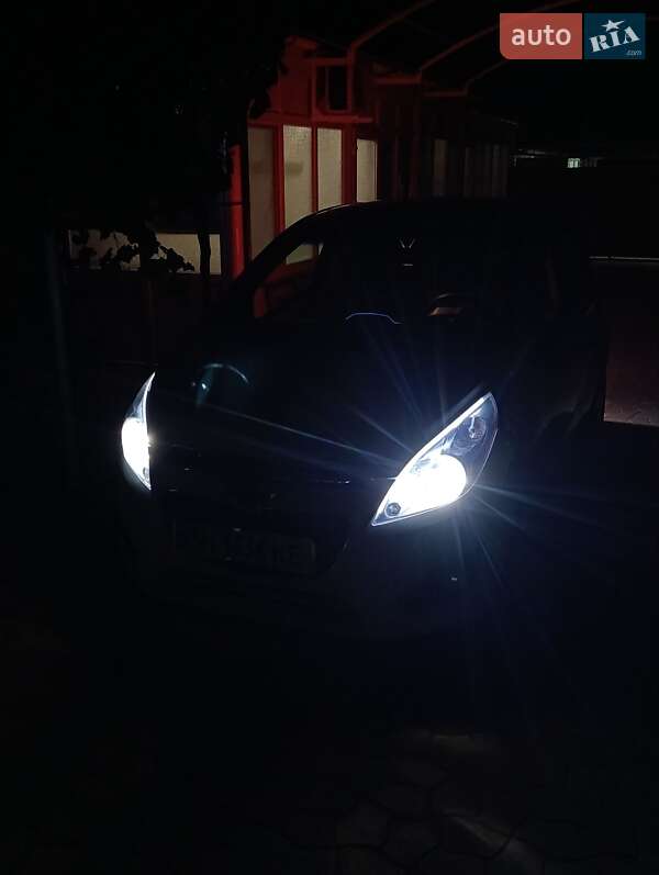 Хэтчбек Chevrolet Spark 2012 в Татарбунарах
