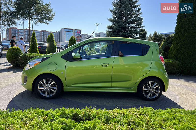 Хэтчбек Chevrolet Spark 2015 в Львове