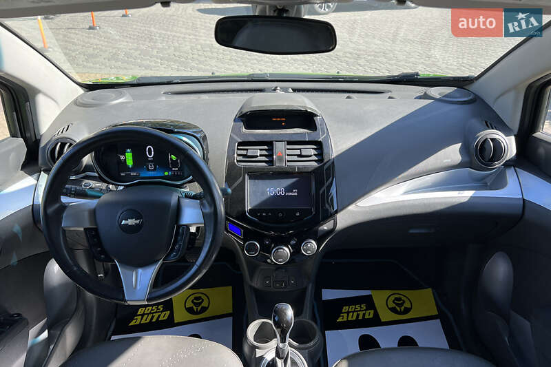 Хэтчбек Chevrolet Spark 2015 в Львове