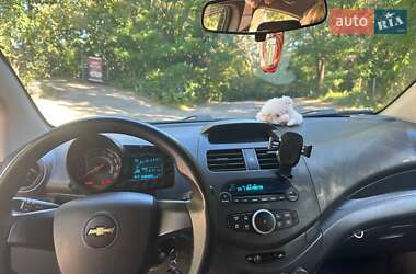 Хэтчбек Chevrolet Spark 2011 в 