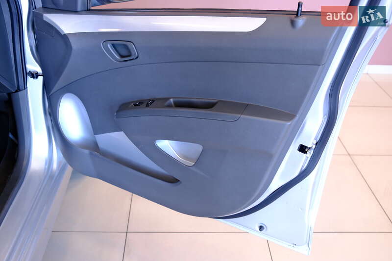 Хэтчбек Chevrolet Spark 2015 в Одессе