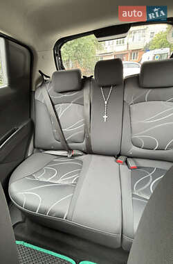 Хетчбек Chevrolet Spark 2011 в 