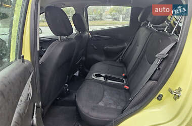 Хэтчбек Chevrolet Spark 2017 в 