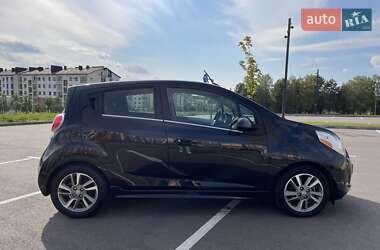 Хэтчбек Chevrolet Spark 2015 в 