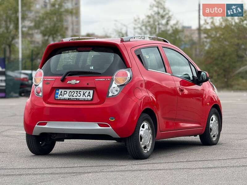 Хетчбек Chevrolet Spark 2010 в Запоріжжі