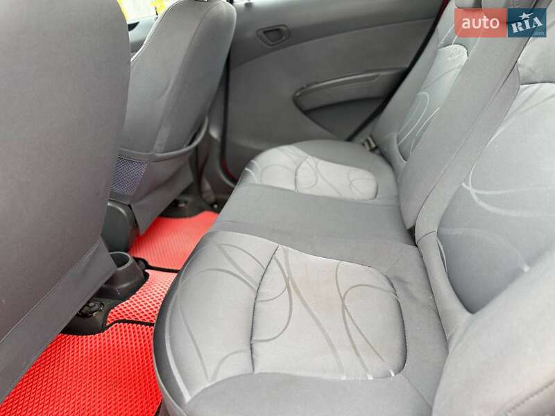 Хетчбек Chevrolet Spark 2010 в Запоріжжі