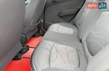 Хэтчбек Chevrolet Spark 2010 в 