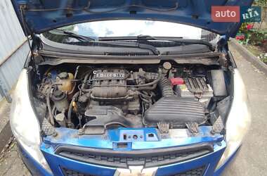 Хетчбек Chevrolet Spark 2010 в 