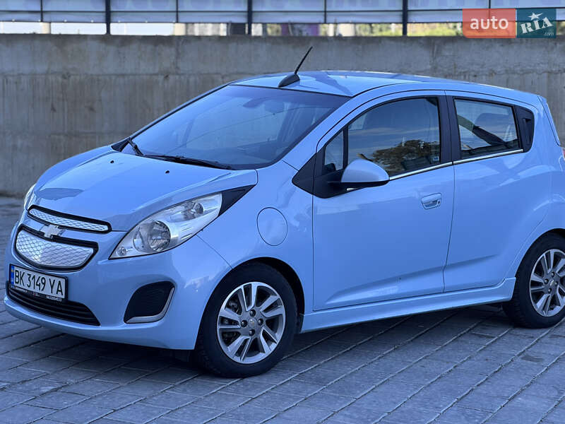 Хетчбек Chevrolet Spark 2014 в Рівному