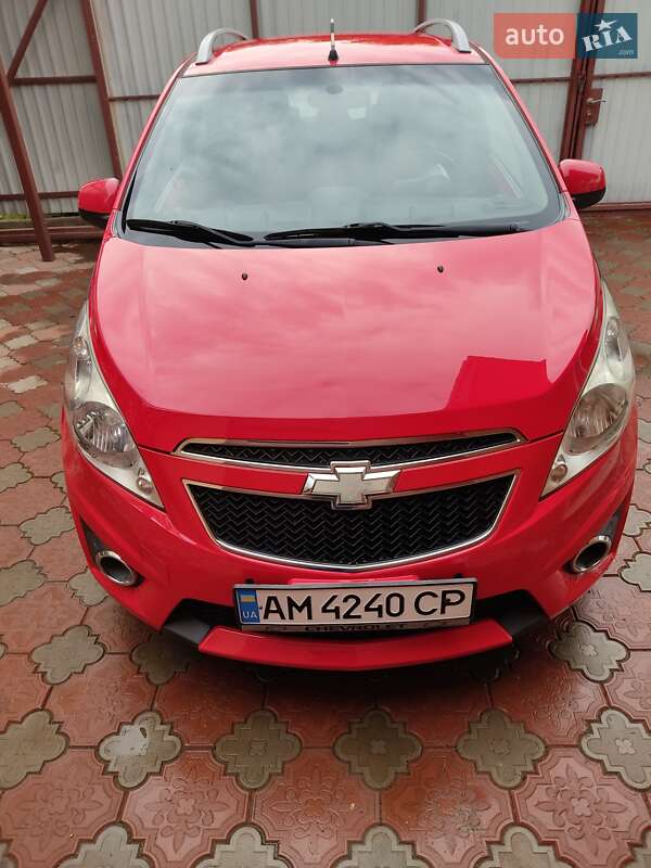 Хэтчбек Chevrolet Spark 2010 в 