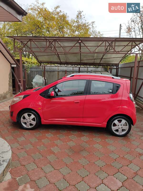 Хетчбек Chevrolet Spark 2010 в Житомирі