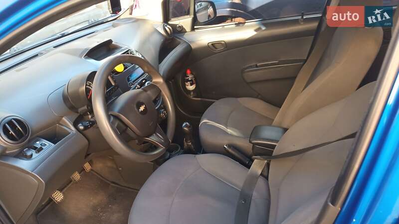 Хетчбек Chevrolet Spark 2011 в Чернівцях