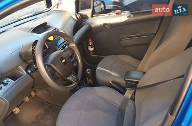 Хетчбек Chevrolet Spark 2011 в 
