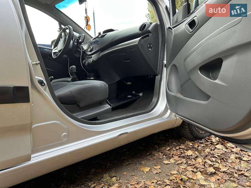 Хетчбек Chevrolet Spark 2010 в Чернігові