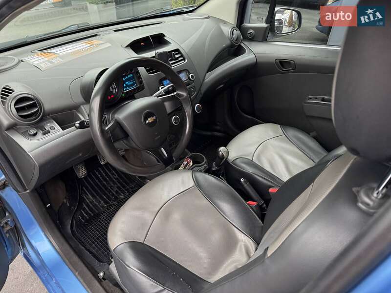 Хетчбек Chevrolet Spark 2013 в Рівному
