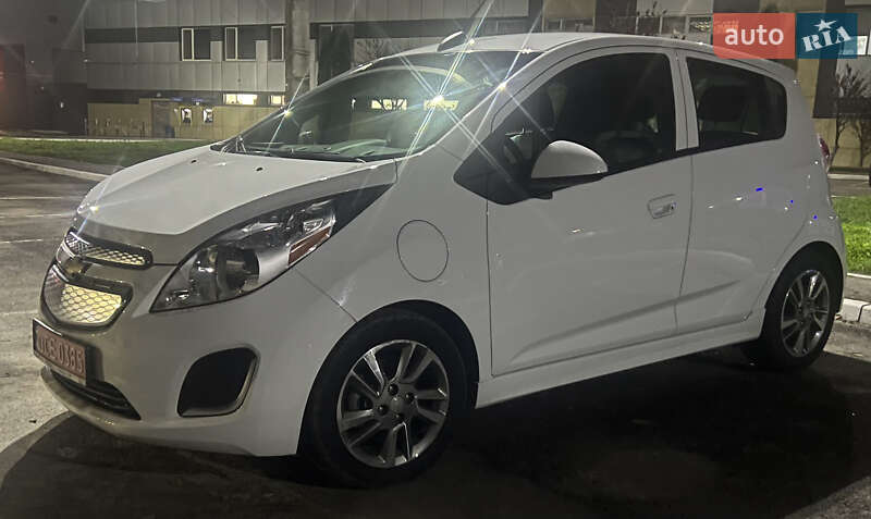 Хетчбек Chevrolet Spark 2015 в Дніпрі