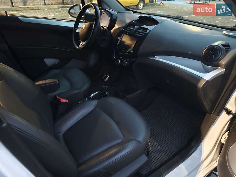 Хетчбек Chevrolet Spark 2016 в Івано-Франківську