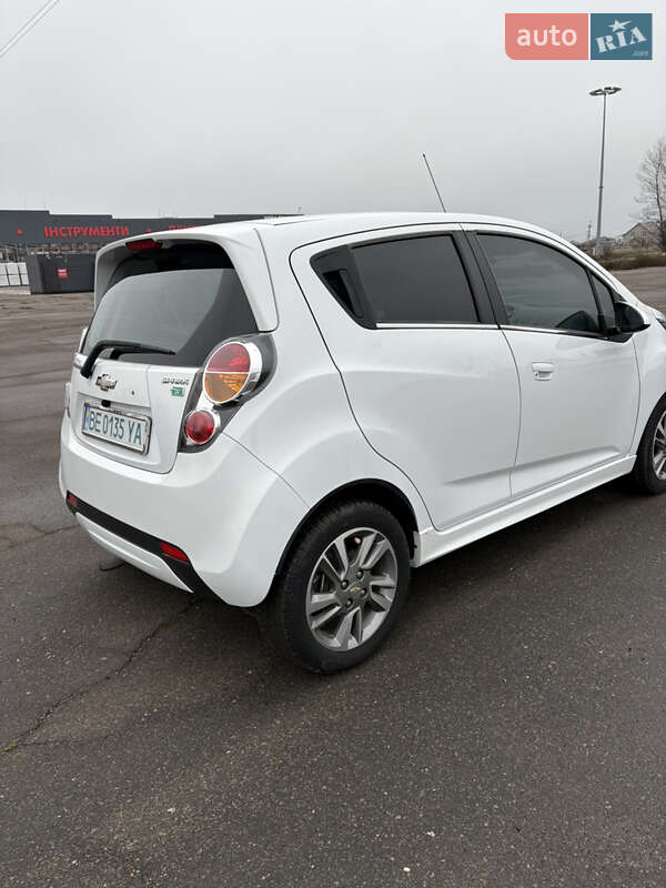 Хэтчбек Chevrolet Spark 2016 в Николаеве