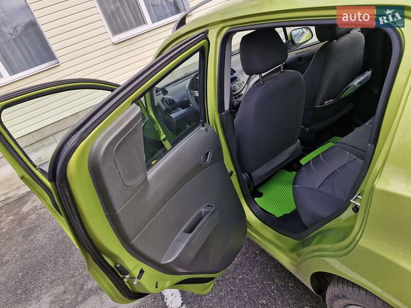 Хетчбек Chevrolet Spark 2010 в Світловодську