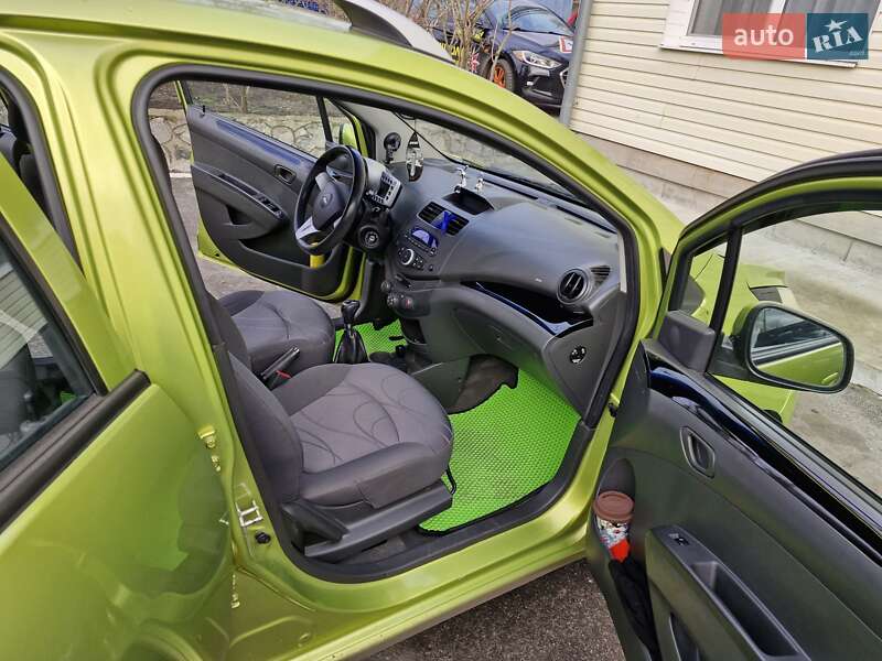 Хетчбек Chevrolet Spark 2010 в Світловодську