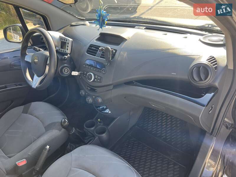 Хэтчбек Chevrolet Spark 2010 в Звягеле