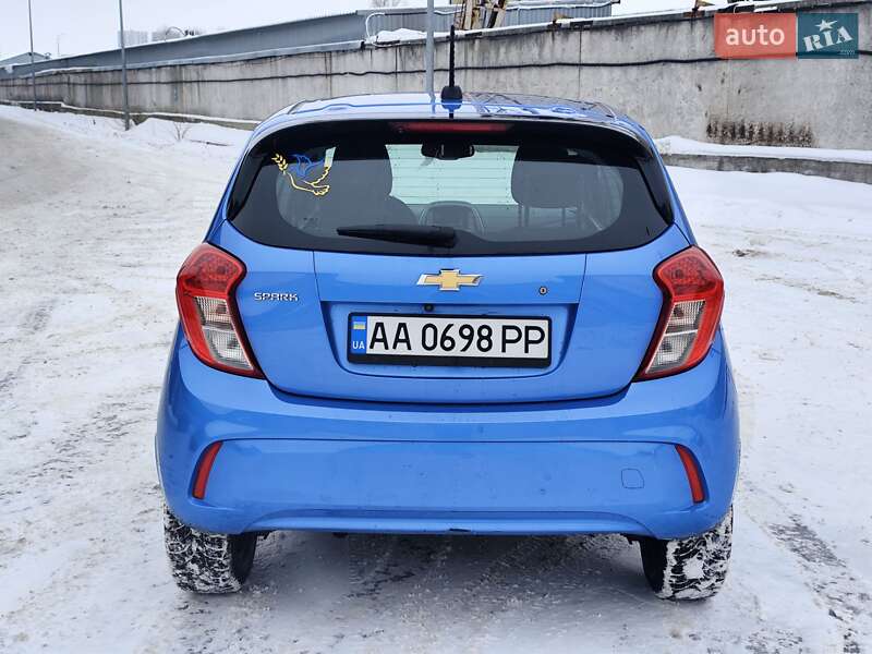 Хэтчбек Chevrolet Spark 2016 в Киеве