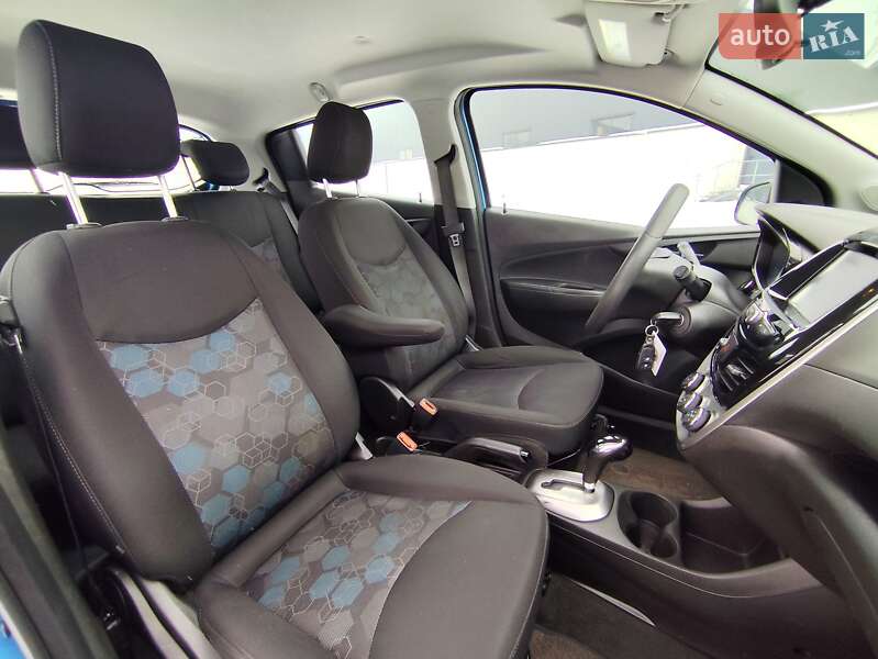 Хэтчбек Chevrolet Spark 2016 в Киеве