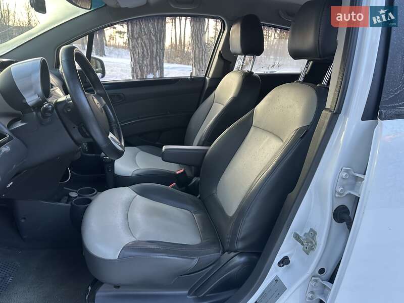 Хэтчбек Chevrolet Spark 2012 в Нетешине