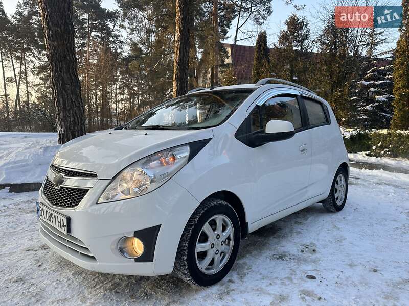 Хэтчбек Chevrolet Spark 2012 в Нетешине