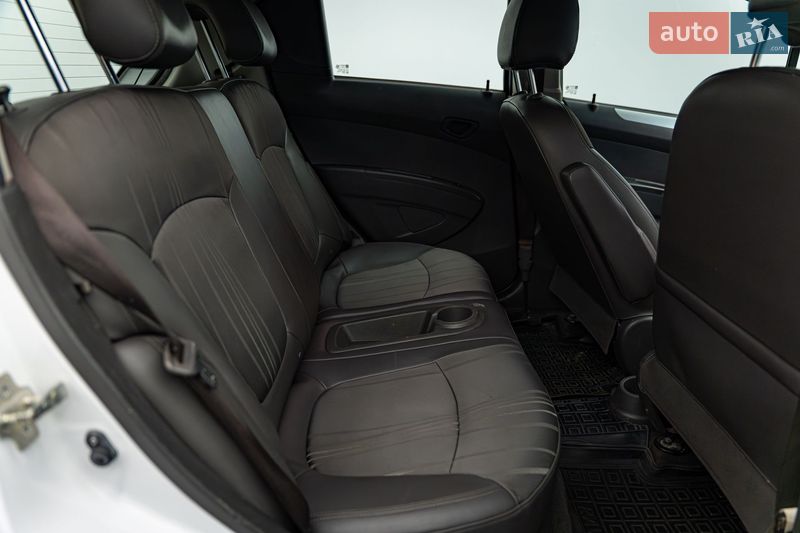 Хэтчбек Chevrolet Spark 2014 в Киеве