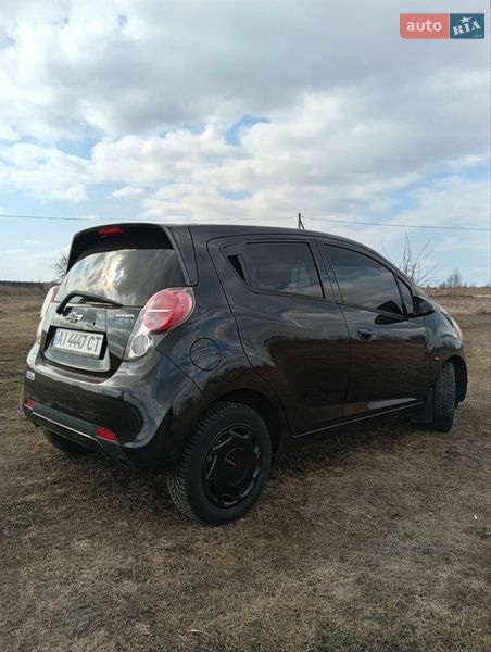 Хэтчбек Chevrolet Spark 2013 в Погребах