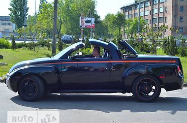 Кабриолет Chevrolet SSR 2004 в 