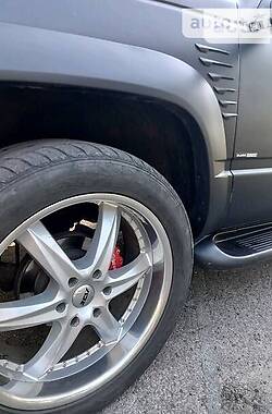 Позашляховик / Кросовер Chevrolet Suburban 1999 в 