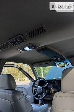 Позашляховик / Кросовер Chevrolet Suburban 1999 в 
