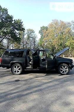 Внедорожник / Кроссовер Chevrolet Suburban 1999 в 
