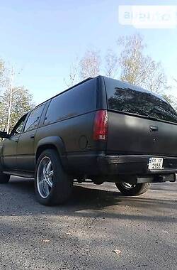 Внедорожник / Кроссовер Chevrolet Suburban 1999 в 