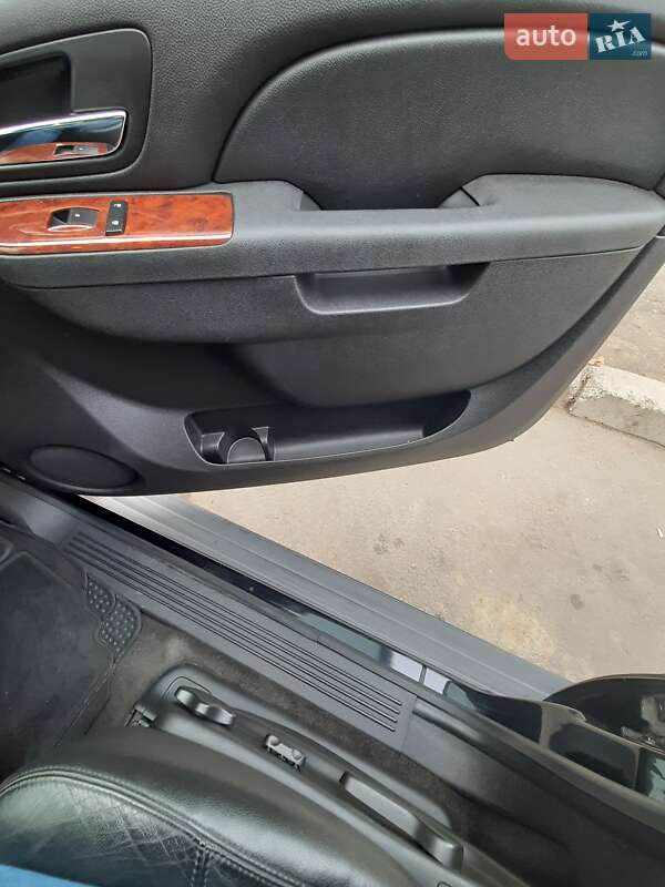 Позашляховик / Кросовер Chevrolet Suburban 2012 в Одесі