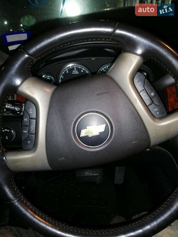 Позашляховик / Кросовер Chevrolet Suburban 2012 в Одесі