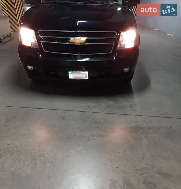 Позашляховик / Кросовер Chevrolet Suburban 2012 в Одесі